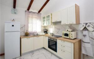 Kuchyň nebo kuchyňský kout v ubytování Villa Estate De Nature + 37 fotografií