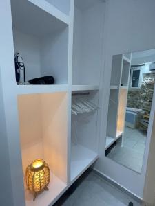 Ένα ή περισσότερα κρεβάτια σε δωμάτιο στο Vaporia Stone House Seaview
