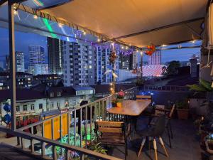 Rõdu või terrass majutusasutuses Chase Dream Hostel追梦空间