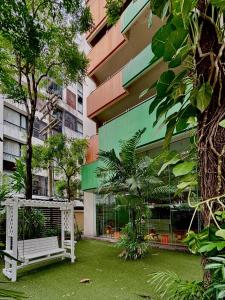 Κήπος έξω από το King suite with kitchen-Short walk to Park,BTS,Mall