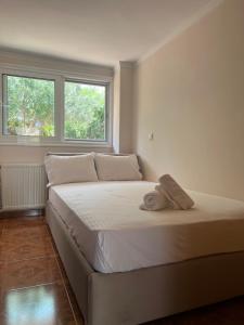 Postel nebo postele na pokoji v ubytování Emerald House