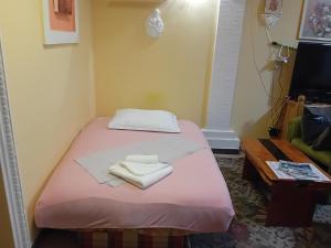 D,apartman' ulica pušća 51, 51513 Omišalj客房内的一张或多张床位
