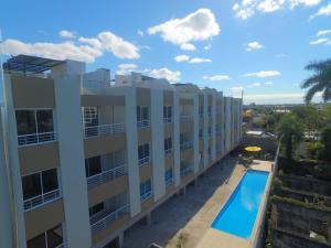 an aerial view of a building with a swimming pool at Monoambiente Azopardo in Formosa