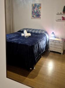 a bedroom with a bed with two towels on it at IPA Guest House - Quarto Aconchegante em Ipanema em apartamento compartilhado - Shared Apartment in Rio de Janeiro