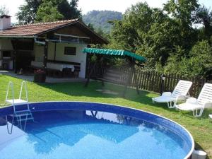 Swimmingpoolen hos eller tæt på Къщи за гости Костови + 13 billeder