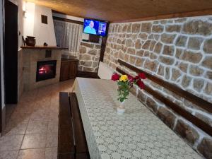 Et tv og/eller underholdning på Къщи за гости Костови