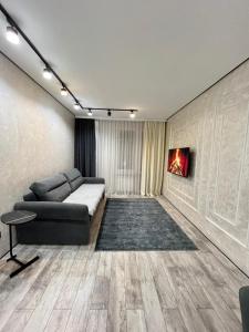 Ένα ή περισσότερα κρεβάτια σε δωμάτιο στο Двухкомнатная студия в роскошном районе ТРЦ Максима проспект Райымбек батыр-Ауэзов +21 φωτογραφίες