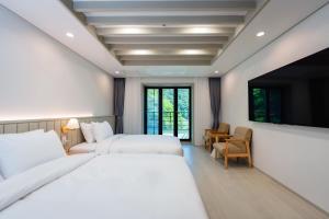 a hotel room with two beds and a television at Seorak Hotel Misong in Yangyang +50 photos