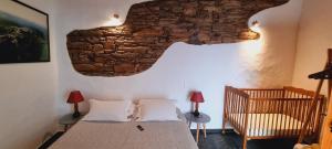 Ένα ή περισσότερα κρεβάτια σε δωμάτιο στο Lovely Bed House with one room in Monsaraz Castle