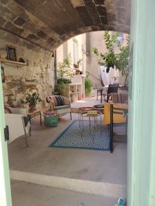 Χώρος καθιστικού στο Maison de village à deux pas de la rivière