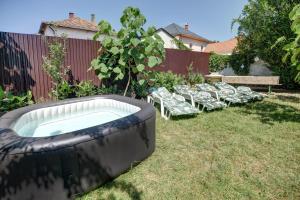 Vonkajšia záhrada v ubytovaní 6RoomS HÉVÍZ-BALATON