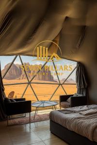 Postel nebo postele na pokoji v ubytování Seven Pillars Luxury Camp