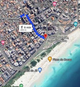 eine Karte eines Strandes am Meer in der Unterkunft 2 Suítes, até 4 pessoas, Piscina e Churrasqueira - Praia do Forte! in Cabo Frio