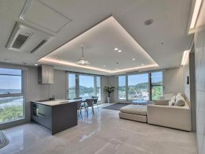 Khu vực ghế ngồi tại Han River Seoul Stay