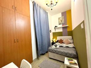 Postel nebo postele na pokoji v ubytování Pleasing Partition Room Barsha Heights tecom