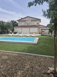 Πισίνα στο ή κοντά στο Alojamiento Turístico Esmeralda