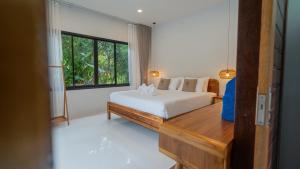 a bedroom with a bed and a large window at Baan View Talay Pool Villas in Thong Nai Pan Yai +42 photos