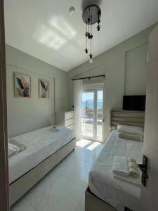 Ένα ή περισσότερα κρεβάτια σε δωμάτιο στο Platan Paradise +43 φωτογραφίες