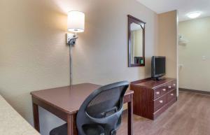 TV a/nebo společenská místnost v ubytování Extended Stay America Suites - Austin - Southwest