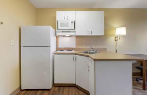 Kuchyň nebo kuchyňský kout v ubytování Extended Stay America Suites - Austin - Southwest