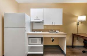 Kuchyň nebo kuchyňský kout v ubytování Extended Stay America Suites - Austin - Southwest