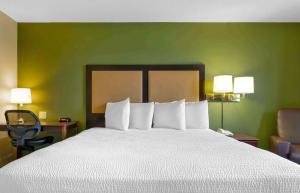 Postel nebo postele na pokoji v ubytování Extended Stay America Suites - Austin - Southwest