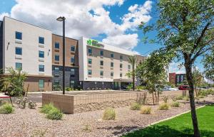 una rappresentazione della parte anteriore di un edificio di Extended Stay America Premier Suites Phoenix Chandler Airport a Chandler
