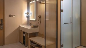 Vannituba majutusasutuses 云泊夜酒店浦东机场店Yunboye Hotel Shanghai Pudong Airport Branch