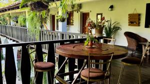 Een balkon of terras bij Garden Hotel