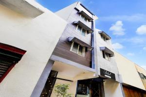 Budova, kde se hotel nachází + 26 fotografií