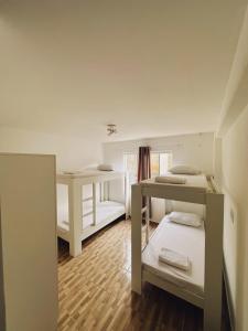 Cama ou camas em um quarto em Hostel Residencial Botânico