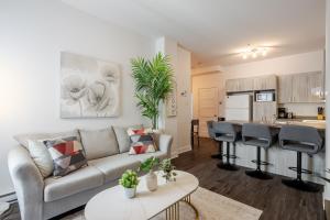 Køkken eller tekøkken på Large Suite in Downtown Montreal + 19 billeder