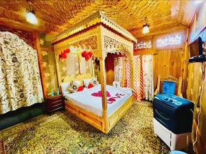 Dilnaaz group of houseboats客房内的一张或多张床位