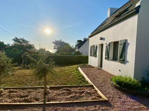 a house with a small tree in front of it at Charmante maison proche plage à Groix, 2 chambres - FR-1-813-3 in Groix