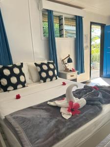 a bedroom with a bed with flowers on it at Garden Reef Bungalows in Vitouara