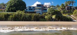 Foto dalla galleria di By the Bay Beachfront Apartments a Mangonui