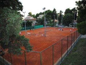 Tenis a/nebo squash v ubytování Fantastic Apartment nebo okolí