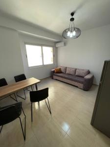 Ruang duduk di High-Tech flat