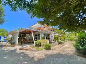 Κήπος έξω από το Field-D House