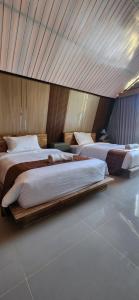 En eller flere senge i et værelse på Kelingking Glamping Villa