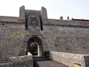 ポルト・エルコレにあるCasa Del Capitanoの石垣城入口