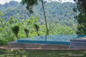 Bazen u ili blizu objekta Evergreen Hideout by Tequila Holidays +10 fotografija