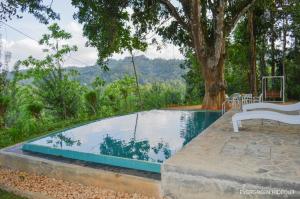 Bazen u ili blizu objekta Evergreen Hideout by Tequila Holidays