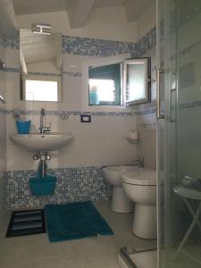 a bathroom with a sink and a toilet at Casa Rok in Donnalucata