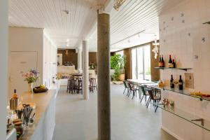 a kitchen and dining room with tables and chairs at Cavalo de Madeira in Arelho