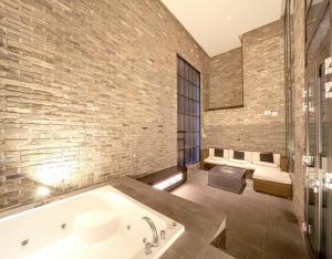 Ένα μπάνιο στο JS Boutique Hotel +37 φωτογραφίες
