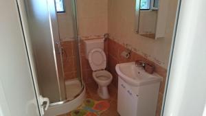 Un baño de Apartments Vukovic