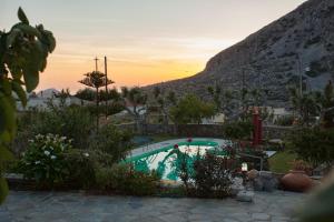 The swimming pool at or close to Petrinos Milos