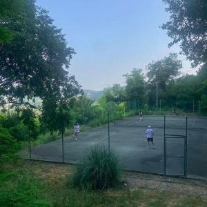 Tenis a/nebo squash v ubytování Hotel Villa San Lucchese nebo okolí
