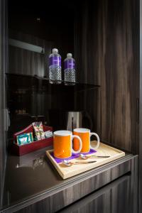 
Coffee and tea-making facilities at Aqueen Hotel Paya Lebar (SG Clean, Staycation Approved)
